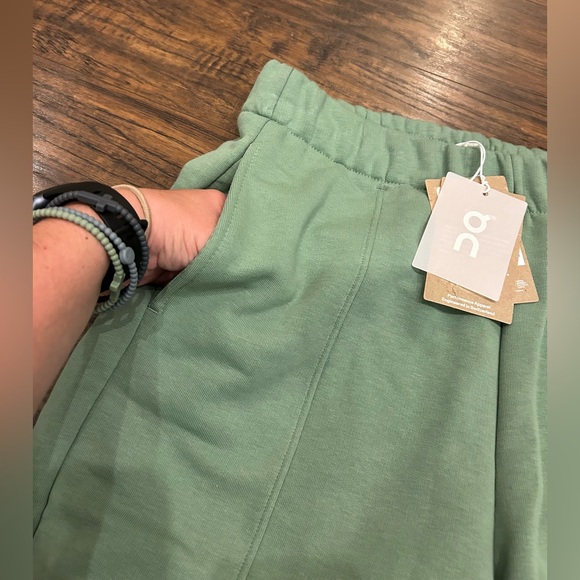 On Running Green Track Pants - Picture 5 of 6
